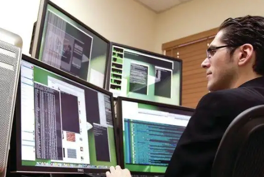 大模型時(shí)代，后端程序員如何避免被AI卷死？